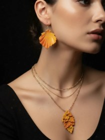 تصویر گردنبند پائیزی 