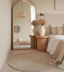 تصویر آینه قدی چوبی 