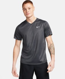 تصویر تی شرت تنیس مردانه نایک NikeCourt Dri-FIT Victory- طوسی 