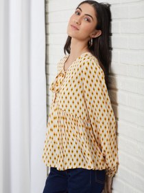 تصویر بلوز یقه V نقطه‌دار سفید/زرد/مشکی برند aila Dotted V-Neck Blouse Top White/Yellow/Black