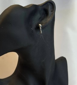 تصویر پیرسینگ نقره ای طرح مروارید 