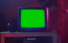 تصویر فوتیج پرده سبز کروماکی تلویزیون قدیمی کلوزآپ 