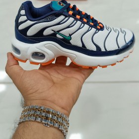 تصویر کتونی بچه گانه نایک ایرمکس پلاس سورمه ای سفید Nike Air Max Plus 