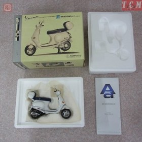 تصویر ماکت موتور سیکلت وسپا 1/12 AUTOart Piaggio VESPA ET4 150 vintage Motor Cycle Diecast 