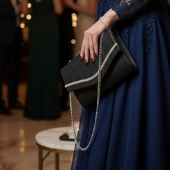 تصویر کیف مجلسی زنانه با طرح ساده اکلیلی نگین دار 