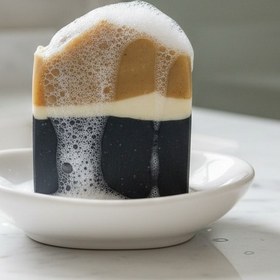 تصویر صابون ترکیبی زغال و زردچوبه کاهش منافذ باز و لک 