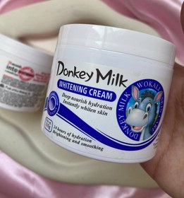 تصویر کرم ابرسان و سفید کنند دائمی شیر الاغ donkey milk