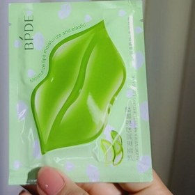 تصویر ماسک ورقه ای لب توت فرنگی strawberry lip mask