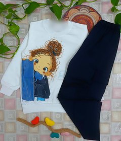 تصویر ست دخترانه (بلوز شلوار) پنبه دورس طرح دخترک نشسته 