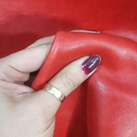 تصویر چرم گاوی قرمز گوجه ای 