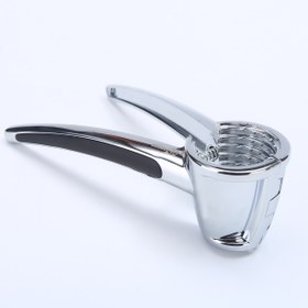 تصویر گردو شکن جی فی نی مدل 01 