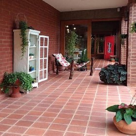 تصویر آجر کف حیاط 