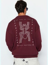 تصویر سویشرت ضخیم مردانه با طرح حیوانات و برش عریض به رنگ بوردو. برند trendyol Burgundy Men's Oversize/Wide-Cut Animal Print Thick Cotton Sweatshirt.