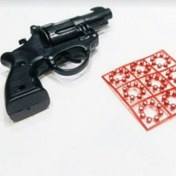 تصویر تفنگ اسباب بازی ترقه ای به همراه ۱ بسته تیر 