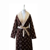 تصویر حوله تنپوش پودایران طرح لویی ویتون نسکافه ای سایز 135 