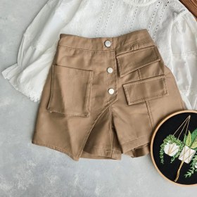 تصویر شلوارک دامنی چرم 