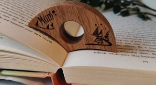 تصویر نگهدارنده کتاب چوبی Wooden book holder