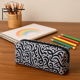 تصویر جامدادی بزرگ تک زیپ مخمل طرح خوشنویسی 