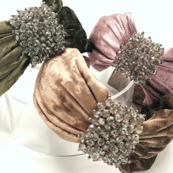 تصویر تل جواهردوزی مخمل ابریشمی با اسکرانچی سِت 