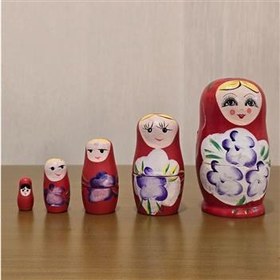 تصویر ماتروشکا چوبی روسی 