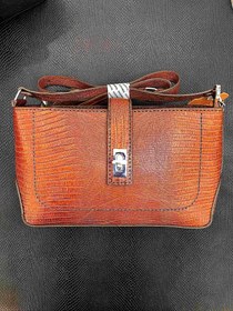 تصویر کیف دوشی زنانه مدل ۰۲۴ - زرشکی 