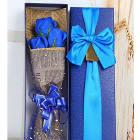 تصویر باکس و دسته گل رز آبی 