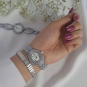 تصویر ساعت دیور بند نقره ای 