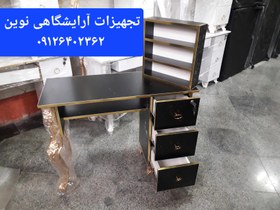 تصویر میزناخن چوبی آرایشگاهی همراه بااستند لاک 