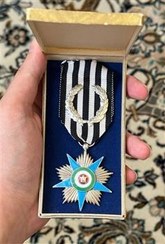 تصویر مدال نقره افتخار با جعبه فابریک 