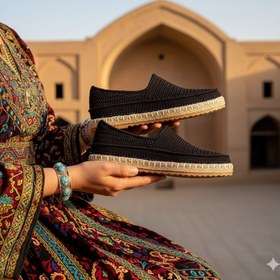 تصویر گیوه مشکی دور کنفی 