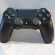 تصویر دسته بازی PS4 فت مشکی کارکرده (عکس تزئینی) 