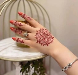 تصویر حنا طراحی قرمز برند عایشه 