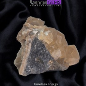 تصویر رمبوئدر هرم طلایی 