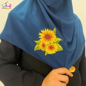 تصویر مقنعه طرحدار آبی نفتی /کرپ طرح گل آفتابگردون قد۹۰ 