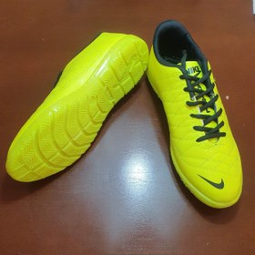 تصویر کفش فوتسال مردانه مدل مدرن Modern model men's futsal shoes