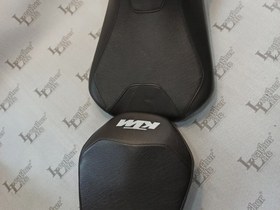 تصویر روکش زین مخصوص صندلیهای دو تیکه - مشکی / قرمز / مدت زمان یک روز برای طراحی seat cover sport motorcycle