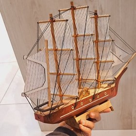 تصویر ماکت کشتی چوبی استند کشتی دکوری کشتی بادبانی دکور کشتی مجسمه کشتی بادبانی دکور دریایی تندیس کشتی دکوری کشتی چراغ دار 