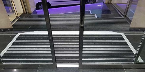 تصویر پادری آلومینیومی یک سانتی لاستیک و موکت ـ کد: 450 