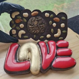 تصویر شکلات هدیه و کادویی تخته ایی لاو Gift hand made chocolate