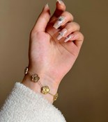 تصویر دستبند استیل طرح ونکلیف طلایی Van Cleef Inspired Five-Petal Gold Bracelet
