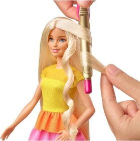 تصویر عروسک باربی با موهای فر و ست بازی آرایش مو بدون حرارت برند barbie Barbie Ultimate Curls Blonde Doll and Hairstyling Playset with No-Heat Curling Tools