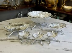 تصویر سرویس پذیرایی ۴ تیکه لوتوس - نقره‌ای 