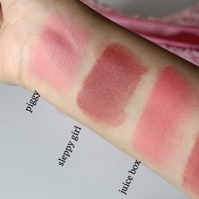 تصویر رژگونه استیکی طرح روود 