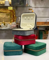 تصویر جعبه جواهرات مربعی مخملی 