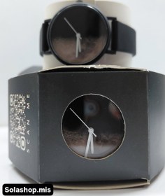 تصویر ساعت مچی ماه نیمه مشکی 