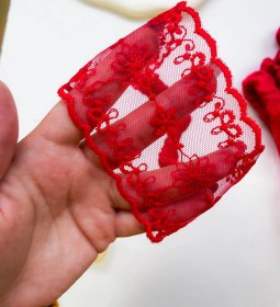 تصویر هدبند توری قرمز 