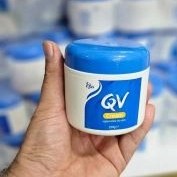 تصویر مرطوب‌کننده کیووی با بافت کرم 