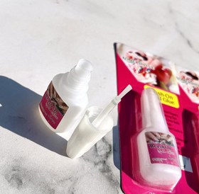 تصویر چسب ناخن لاکی 