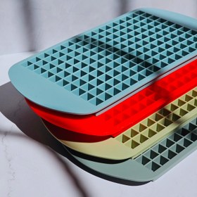 تصویر قالب یخ مکعبی سیلیکونی رنگی 