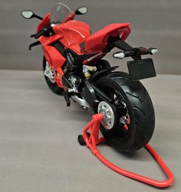 تصویر ماکت موتور دوکاتی V4S قرمز مقیاس ۱/۹ 
